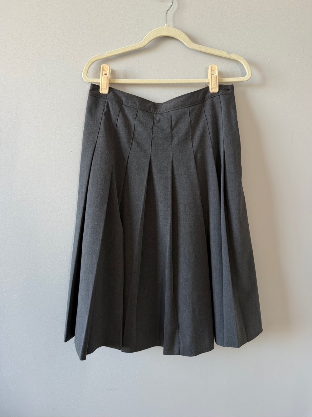 Classic Pleated Women's Midi Skirt - Charcoal Gray